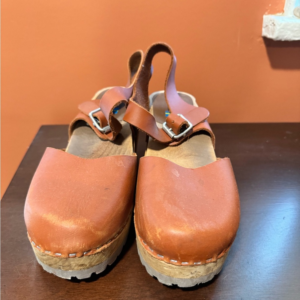 Wood Clogs Brown